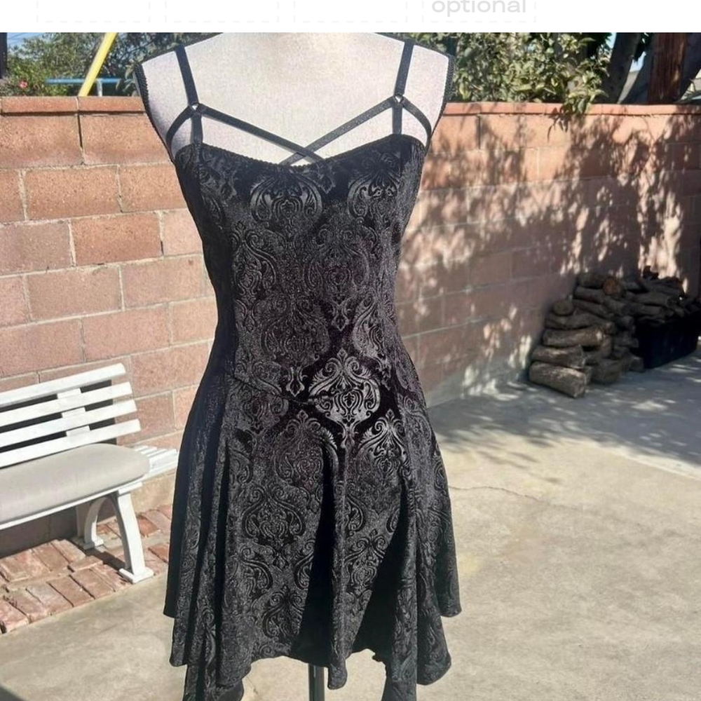 Elegant Black Patterned Dress
